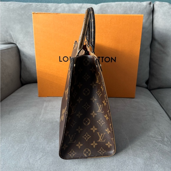 Louis Vuitton On The Go Tote MM - Picture 5 of 9